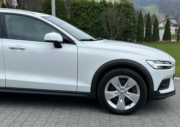 Volvo V60 Cross Country cena 127700 przebieg: 143500, rok produkcji 2021 z Płock małe 781